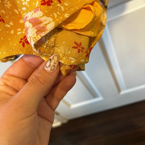 Yellow flower romper - Picture 4 of 6